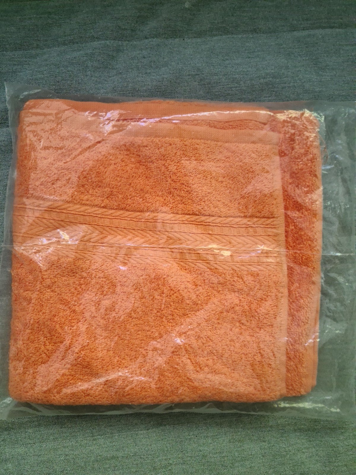 Oranje handdoek nieuw. 2 terra cotta ronde kussens nieuw, Ophalen of Verzenden, Nieuw, Oranje, Handdoek