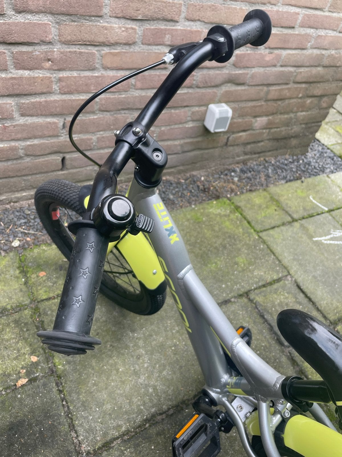 SCOOL Xlite kinderfiets 16 inch - Zo goed als nieuw!, Ophalen, Zo goed als nieuw, Terugtraprem, 16 tot 20 inch