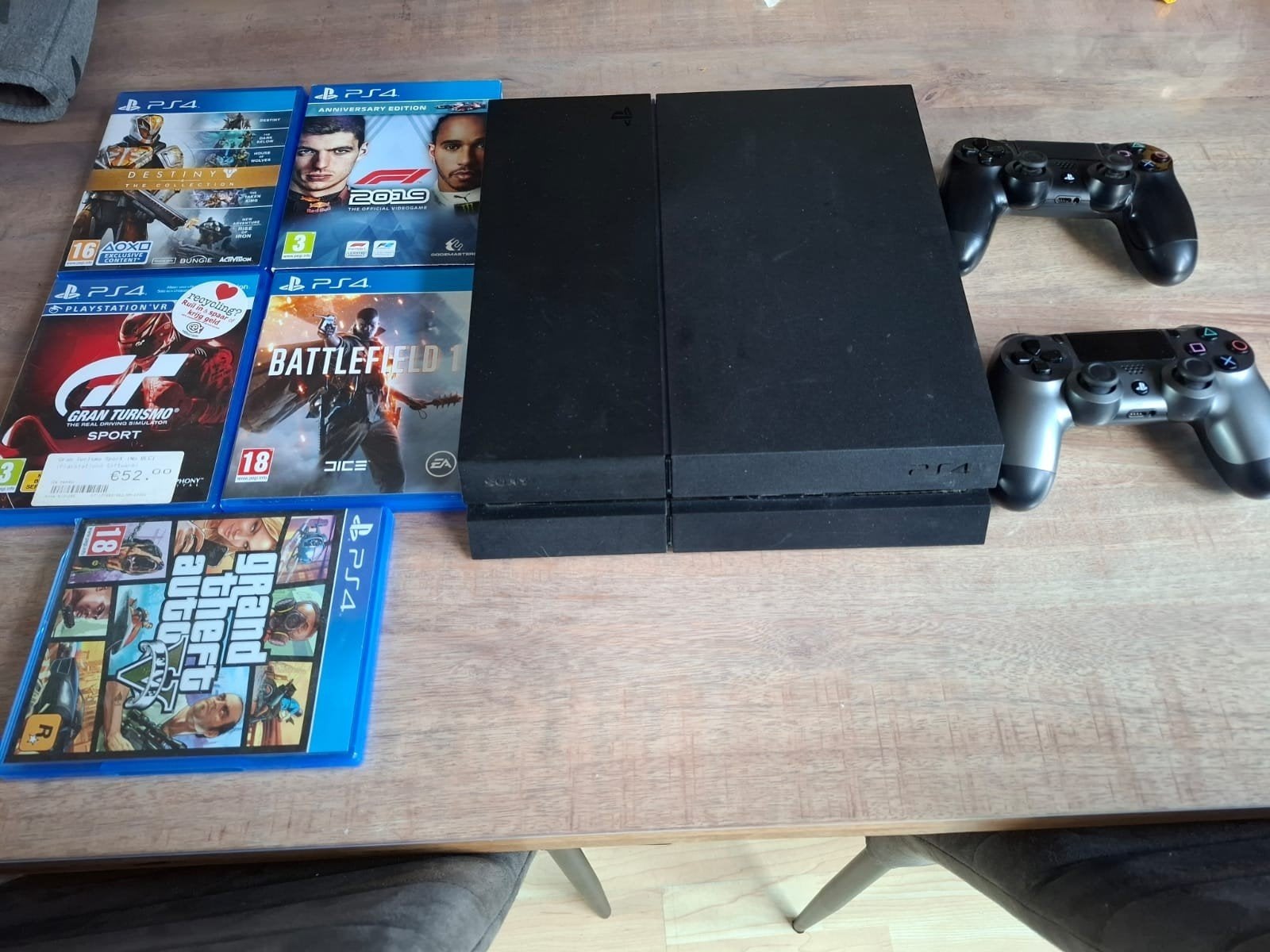 PlayStation 4 1TB met 2 controllers en 5 games, Ophalen