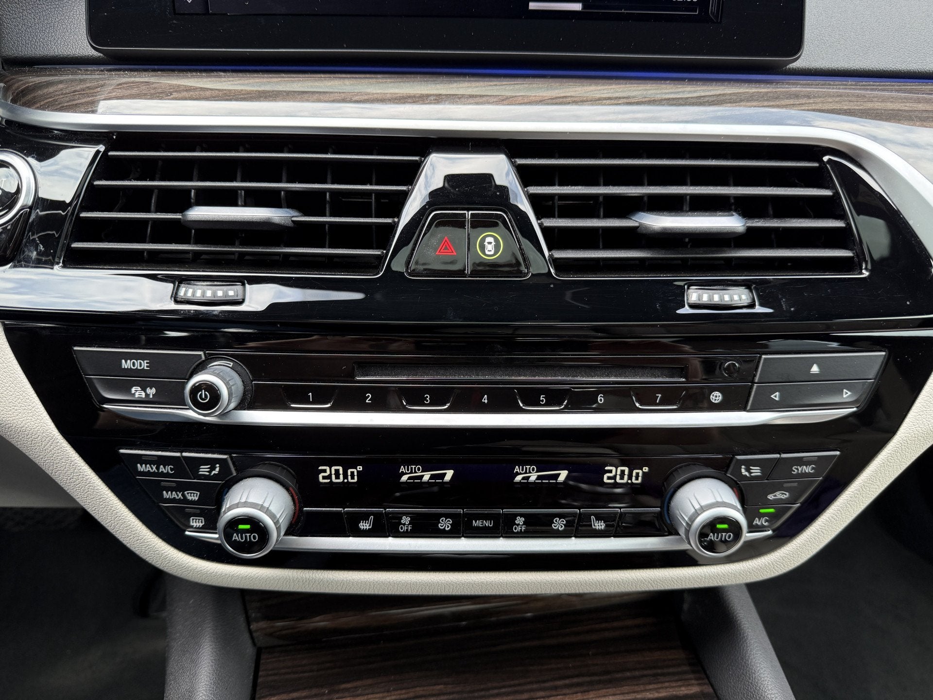Foto 15 van BMW 5 Serie Touring 520i High Executive Sport Line