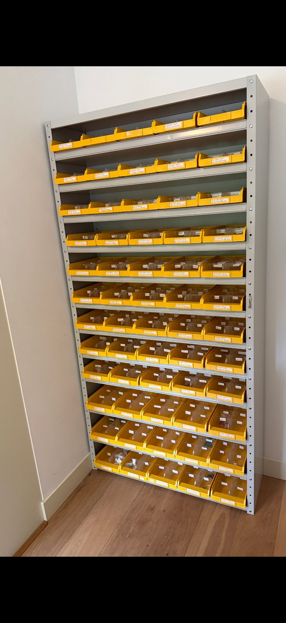 Opbergsysteem / bakkenkast met 60 bakken en 8 vakjes per bak, Ophalen