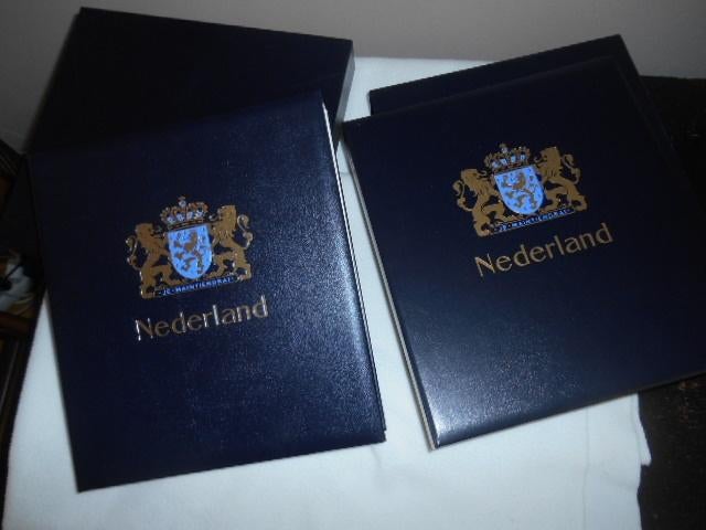 2 Davo Albums NL. 3 + 4  1980 tot 2001 de luxe + verzameling, Ophalen of Verzenden, Nederland