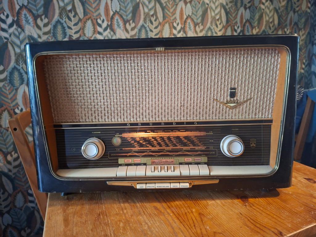 Mooie oude Grundig 4097 radio, Ophalen, Gebruikt, Radio