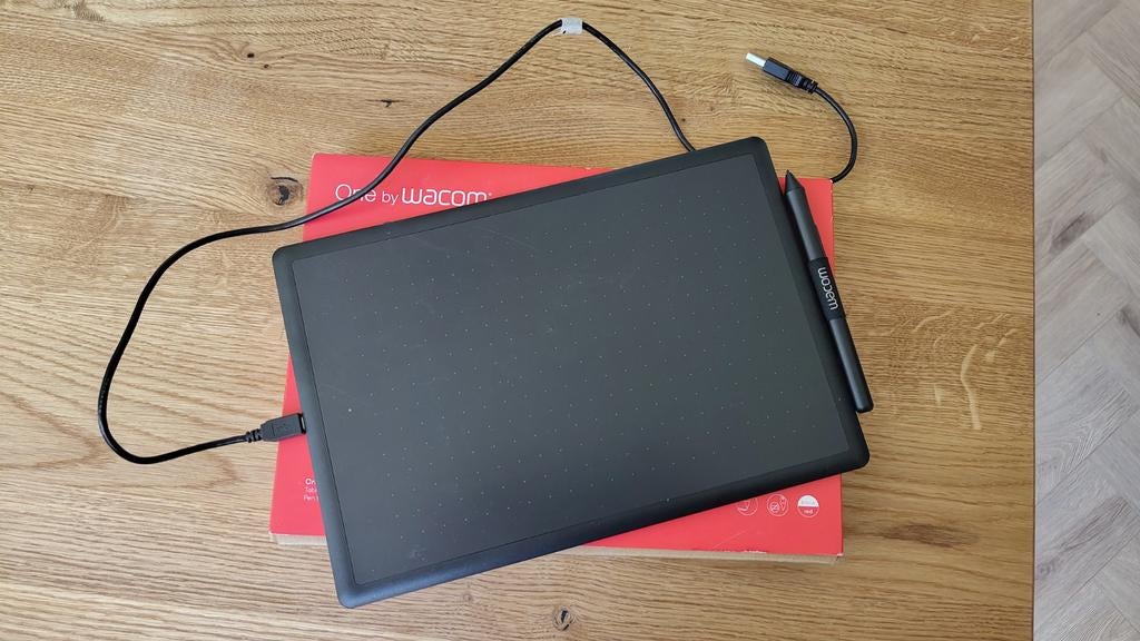 Wacom One Medium tekentablet, Computers en Software, Tekentablets, Multi-touch, Ophalen of Verzenden, Zo goed als nieuw, Wacom