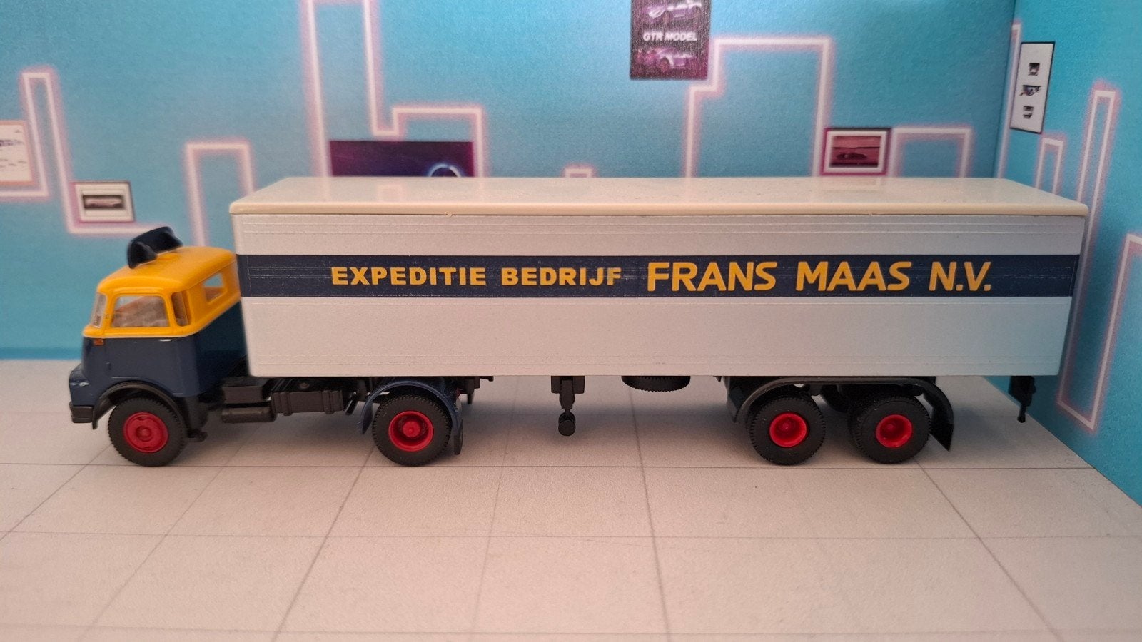 Brekina 1:87 DAF A 2000 DO + koffer oplegger Frans Maas N.V., Ophalen of Verzenden, Gebruikt, Bus of Vrachtwagen, Brekina