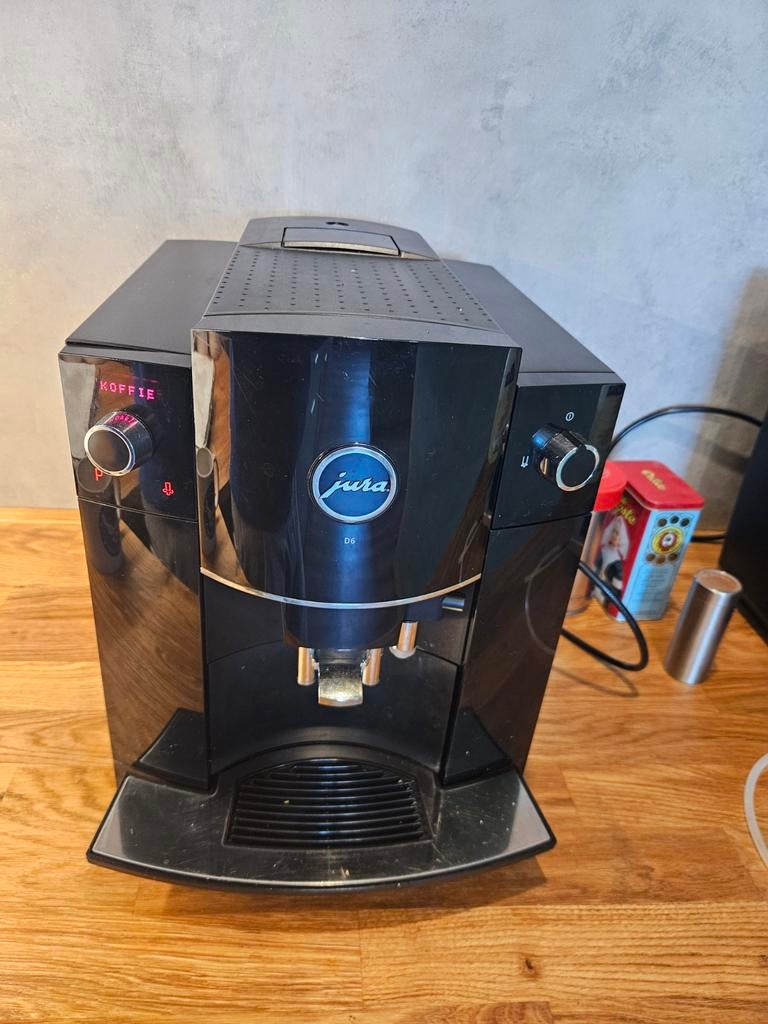 Jura D6 koffie specialiteiten (2020), Witgoed en Apparatuur, Koffiezetapparaten, Ophalen, Gebruikt, Koffiemachine, 4 tot 10 kopjes
