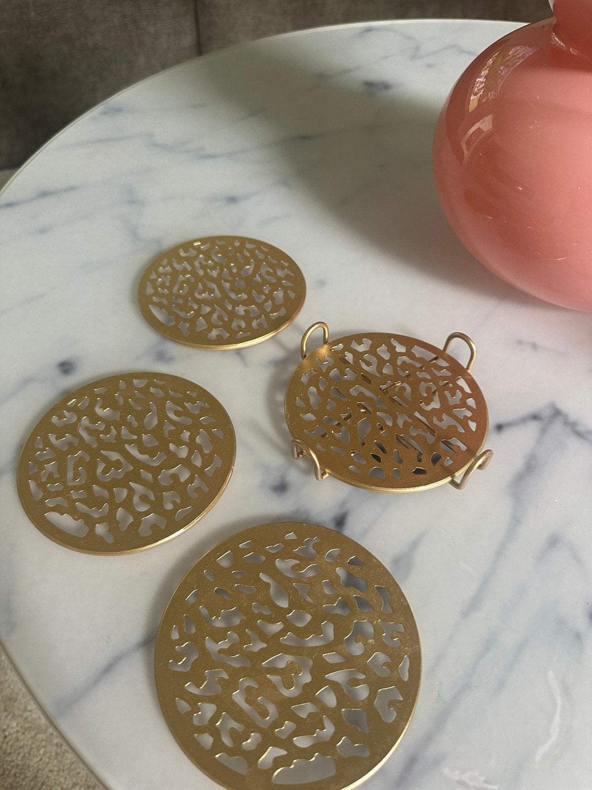 Onderzetters met standaard goud messing 10 cm, Huis en Inrichting, Woonaccessoires | Onderzetters, Goud, Glasonderzetter, Stapelbaar