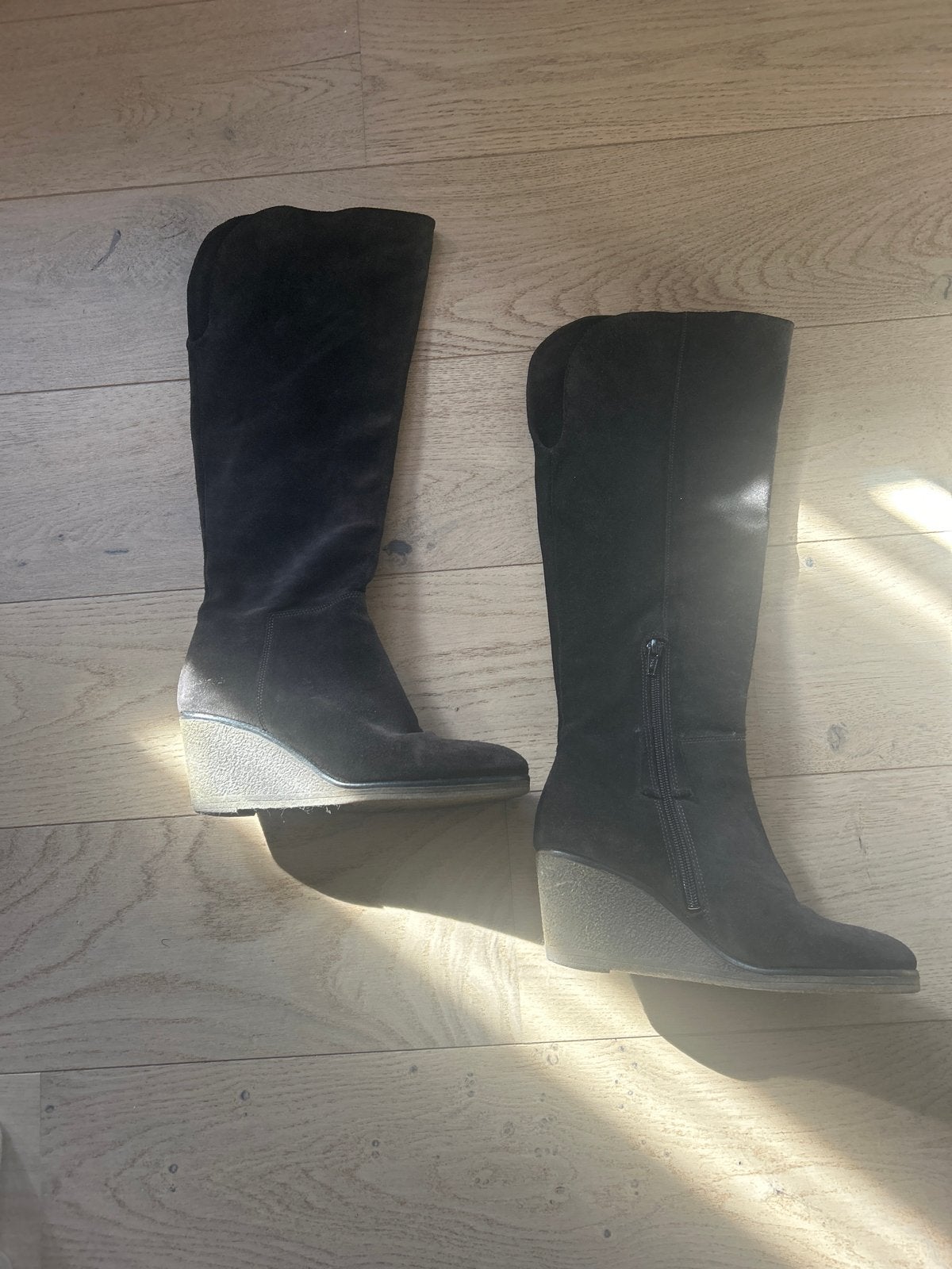Bruine Via Vai suède laarzen met sleehak, maat 37, Kleding | Dames, Ophalen of Verzenden, Zo goed als nieuw, Bruin, Hoge laarzen