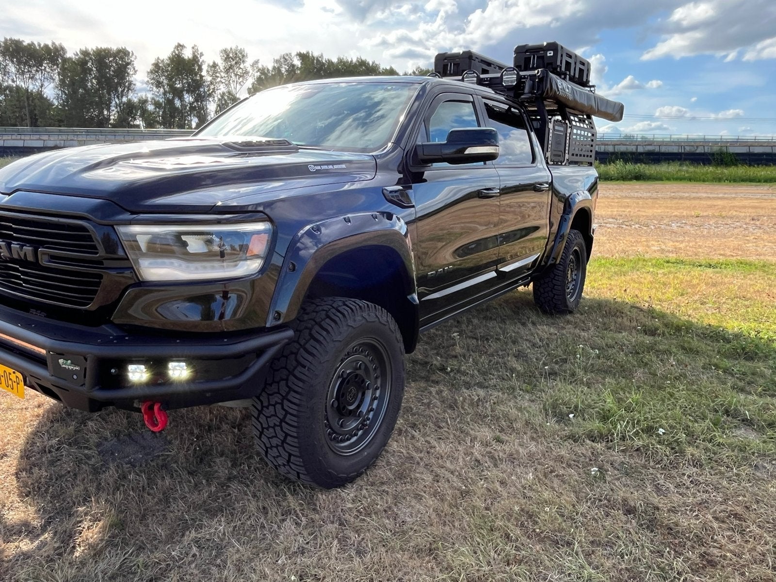Foto 5 van Dodge RAM 1500 Laramie Night 2019 BDS Lift & Fox Overland