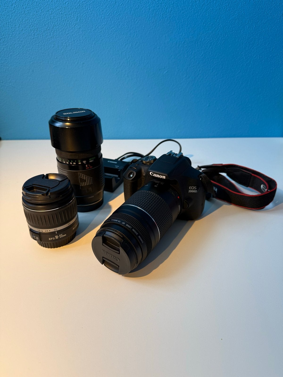 Canon EOS 2000D spiegelreflexcamera met 3 lenzen, Spiegelreflex, Canon, Ophalen of Verzenden, Zo goed als nieuw