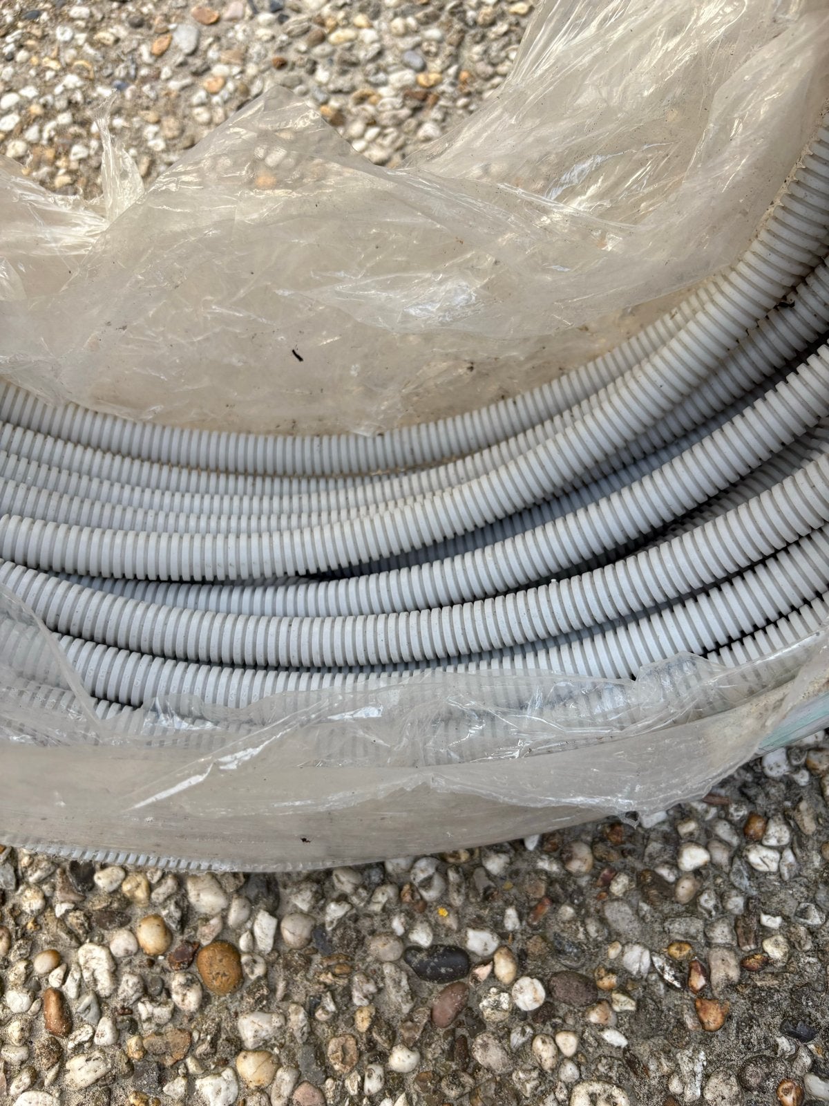 Nieuwe Coax kabel in mantelbuis, Audio, Tv en Foto, Audiokabels en Televisiekabels, Ophalen of Verzenden, Nieuw, 10 meter of meer