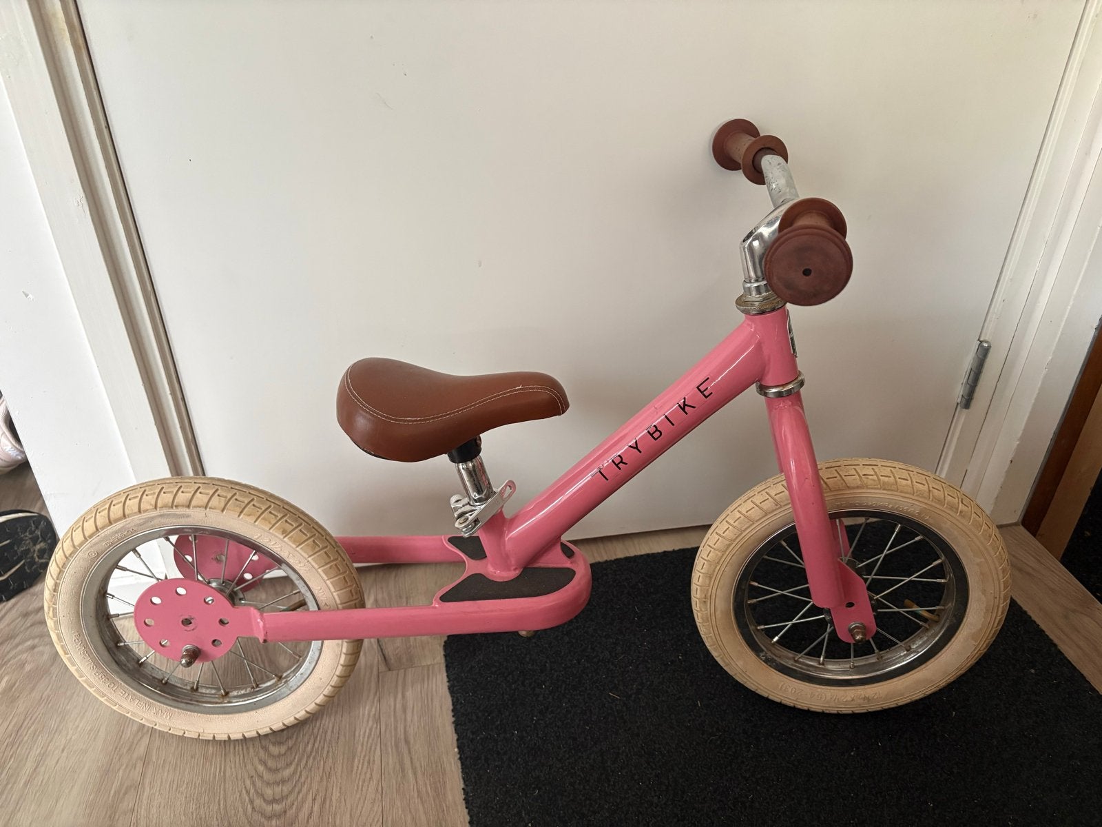 Trybike loopfiets roze - zo goed als nieuw, Fietsen en Brommers, Fietsen | Kinderfietsjes, Ophalen, Zo goed als nieuw, Minder dan 16 inch