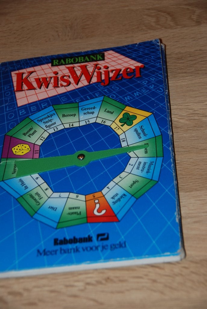 Kwiswijzer.                 Soort scrabble., Ophalen of Verzenden, Zo goed als nieuw, Rabobank, Fictie algemeen