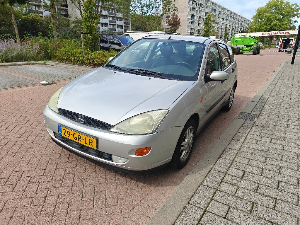 Ford Focus 1.6 I Trend 5D 2001 Grijs, Auto's, Stof, 1052 kg, 4 cilinders, 100 pk