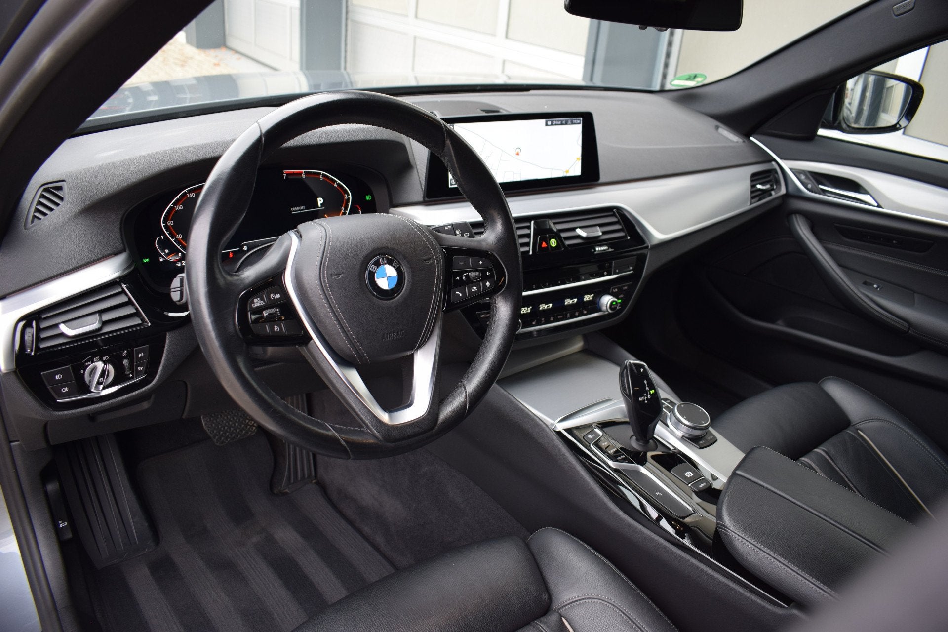 Foto 3 van BMW 5 Serie Touring 520i High Executive Edition | Sportline