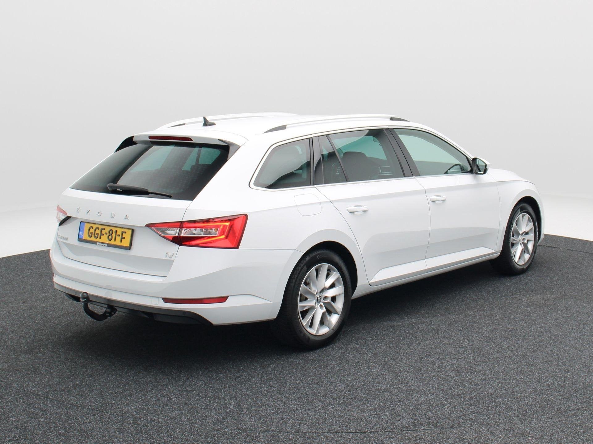Skoda Superb Combi 1.4 TSi 218 Pk iV Business Edition Plus |, Stof, Gebruikt, 4 cilinders, Wit