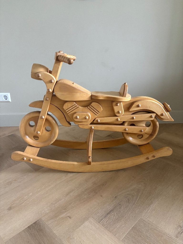 Houten hobbelpaard in de vorm van een motor, Ophalen, Gebruikt