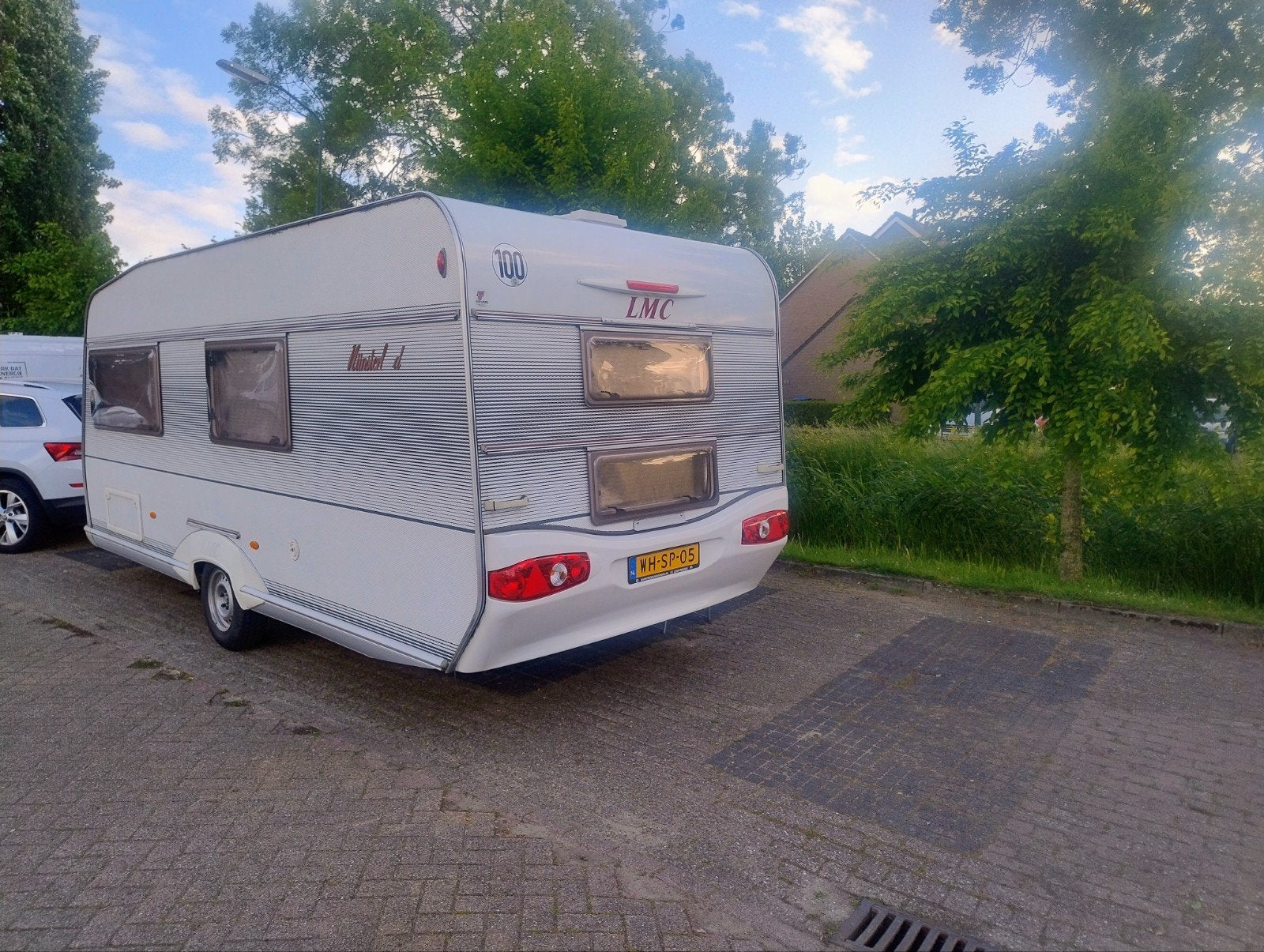 Caravan met stapelbed en vast bed te huur SEPTEMBER KORTING