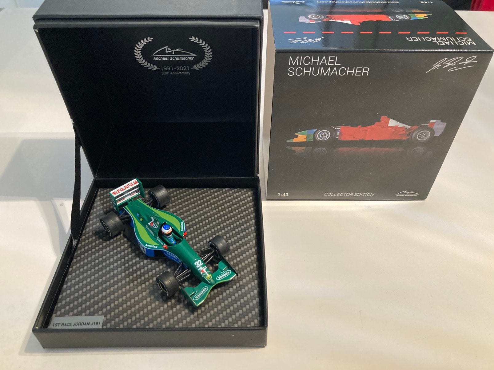 Michael Schumacher box jordan j191 collecters edition 1/43, Ophalen of Verzenden, Nieuw, Auto