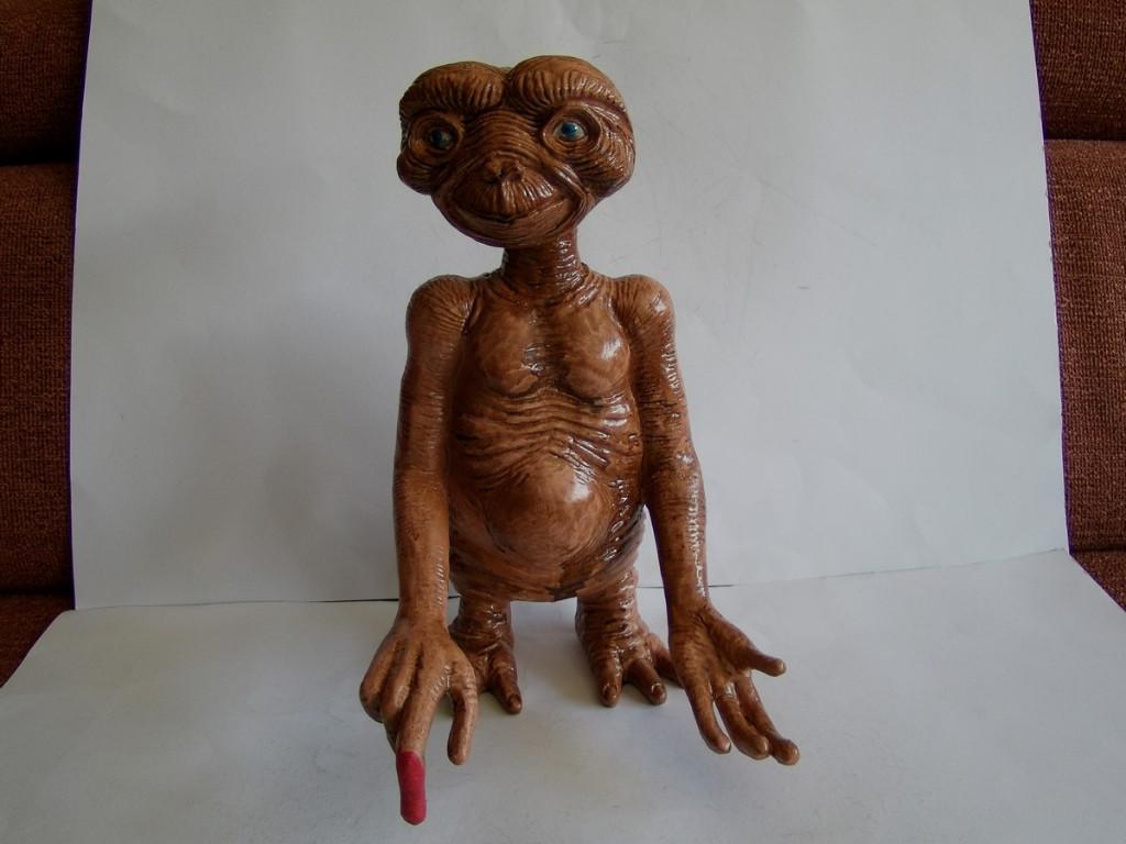 E.T. Figuur. Soort resin, hoog 35 cm, mooie staat, Ophalen of Verzenden, Zo goed als nieuw, Film, Actiefiguur of Pop