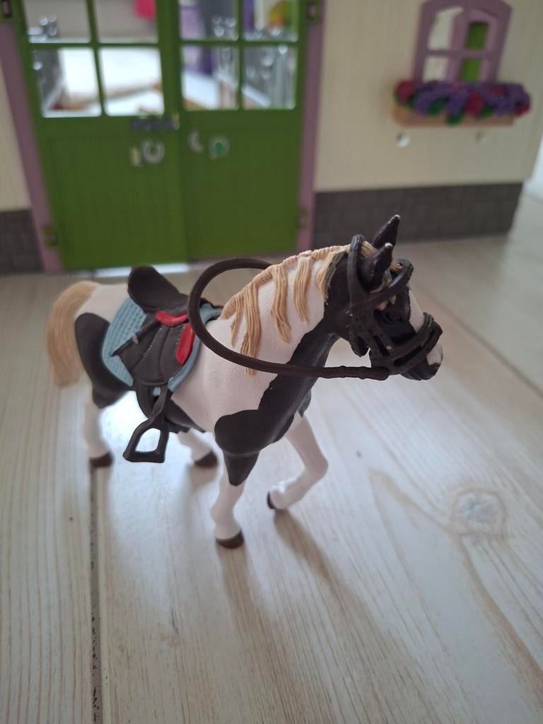 Schleich paard met zadel en hoofdstel, Kinderen en Baby's, Speelgoed | Overig, Ophalen of Verzenden, Zo goed als nieuw, Jongen of Meisje