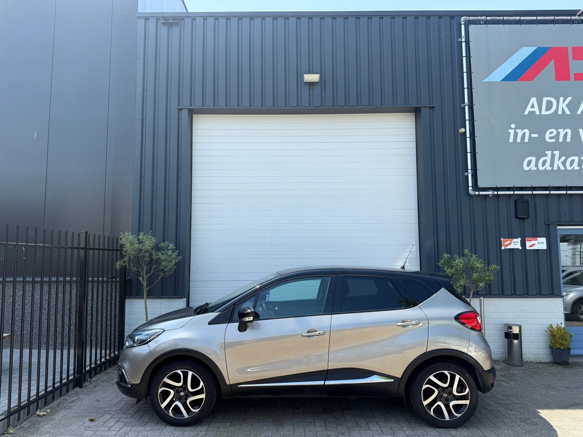 Renault Captur 0.9 TCe Dynamique KEYLESS/NAVI/2X PDC/CLIMA/T, Auto's, Renault, Voorwielaandrijving, Stof, Gebruikt, Zwart
