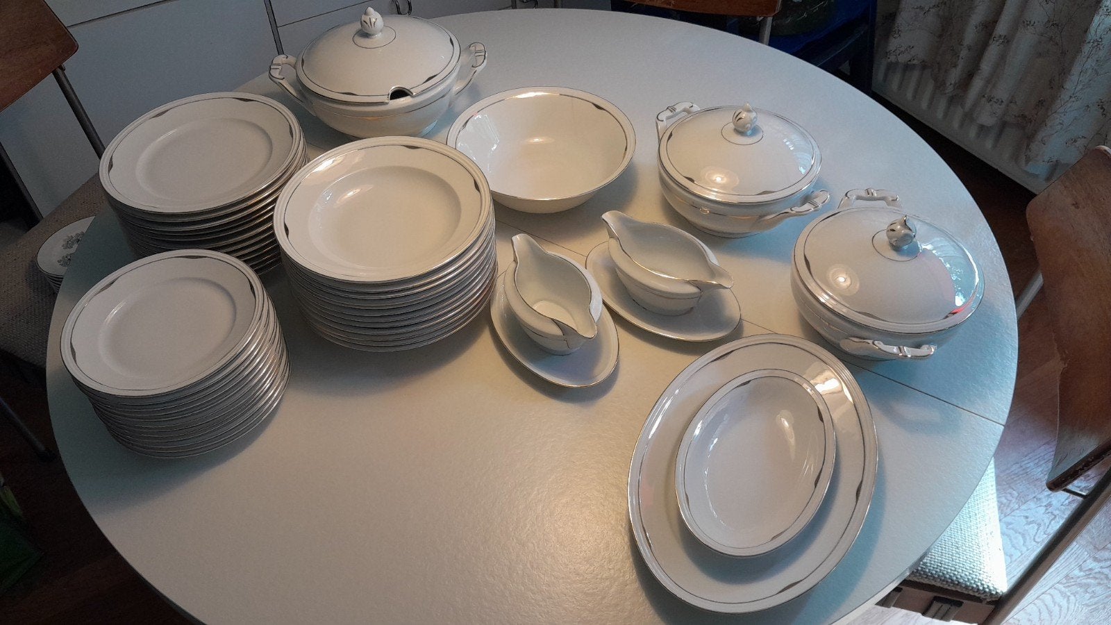 12 persoons Wallendorf Servies - Wit met Gouden Rand, Ophalen, Vintage, Zo goed als nieuw, Porselein