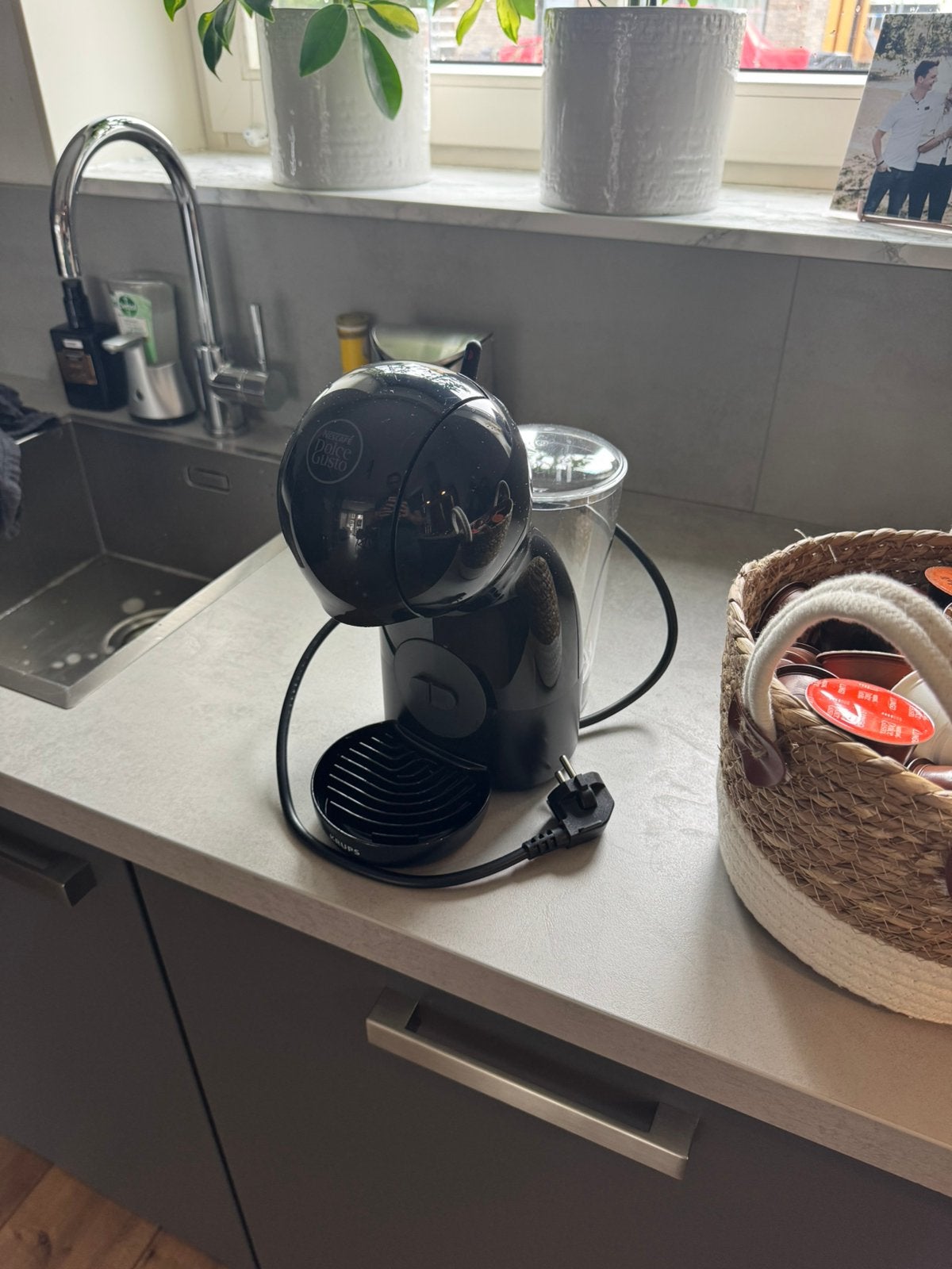Dolce gusto inclusief mand vol cups, Ophalen of Verzenden, Zo goed als nieuw, Dolce Gusto