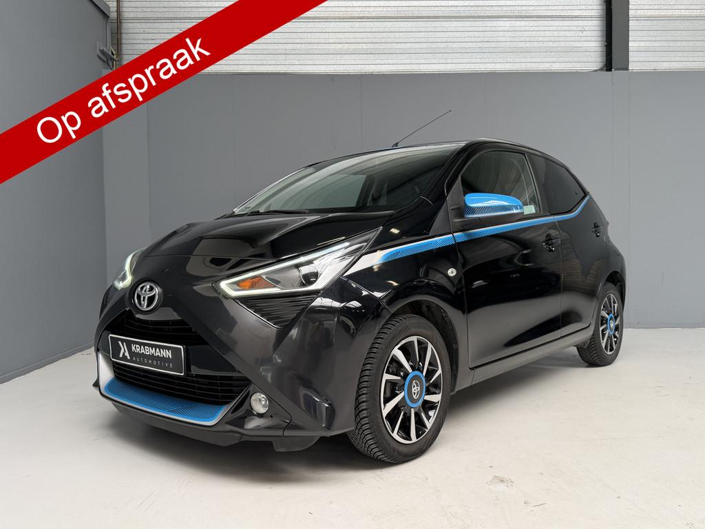 Toyota Aygo 1.0 VVT-i x-play Camera|Carplay|Automaat|Airco, Stof, Gebruikt, Zwart, 4 stoelen