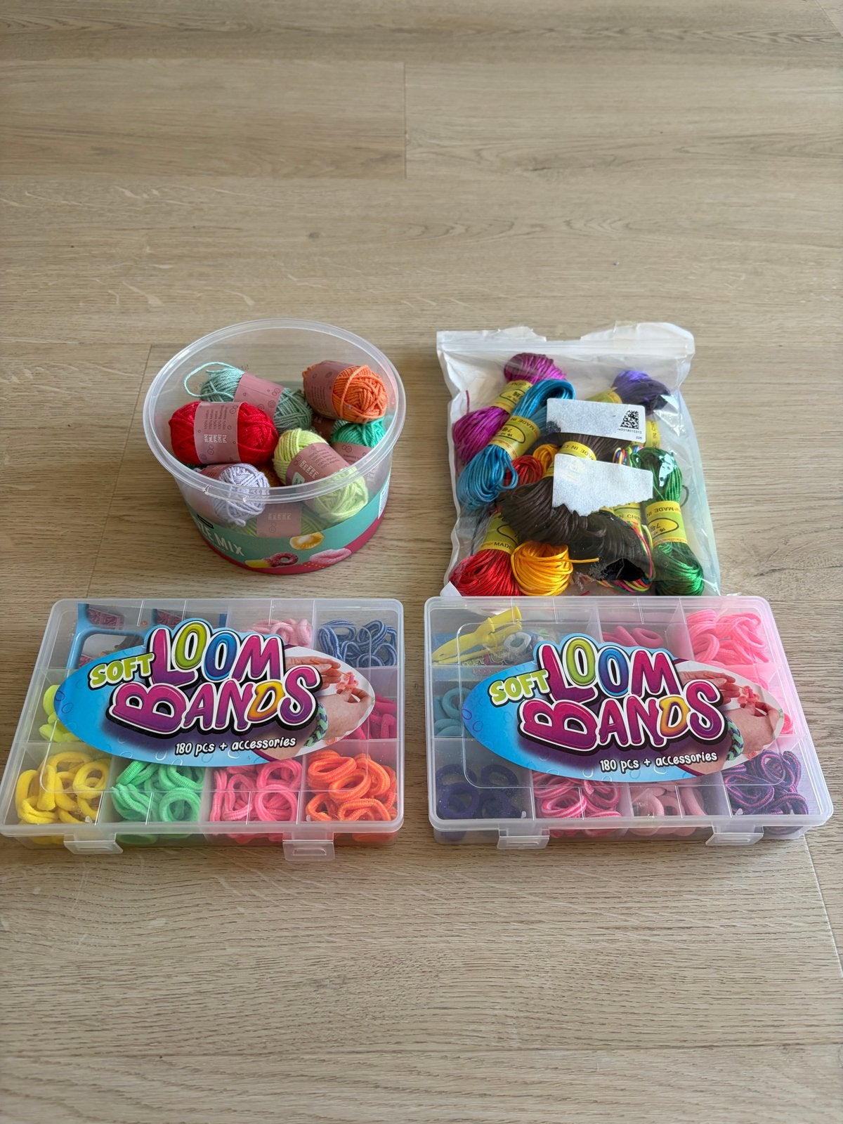 Loom bands, garen en knutselmateriaal, Gebruikt, Meerkleurig, Ophalen of Verzenden, Kunststof