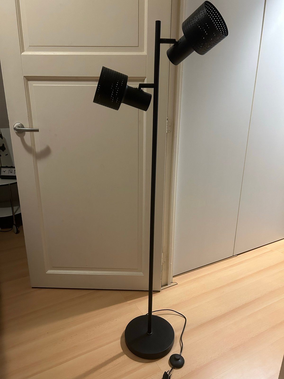 Zwarte vloerlamp met 2 bollen, z.g.a.n., Ophalen, Zo goed als nieuw, Metaal, 150 tot 200 cm