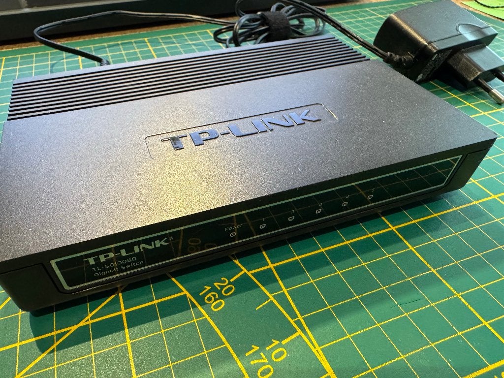 TP-Link TL-SG1005D Gigabit Desktop Switch (5-Poorts), Ophalen of Verzenden, Zo goed als nieuw