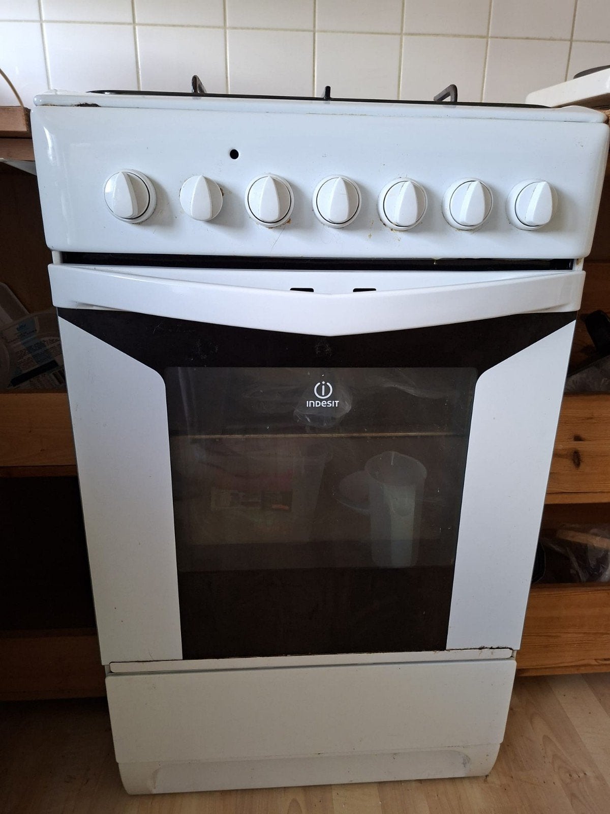 GRATIS Indesit fornuis, Gebruikt, Gas, Vrijstaand, 85 tot 90 cm