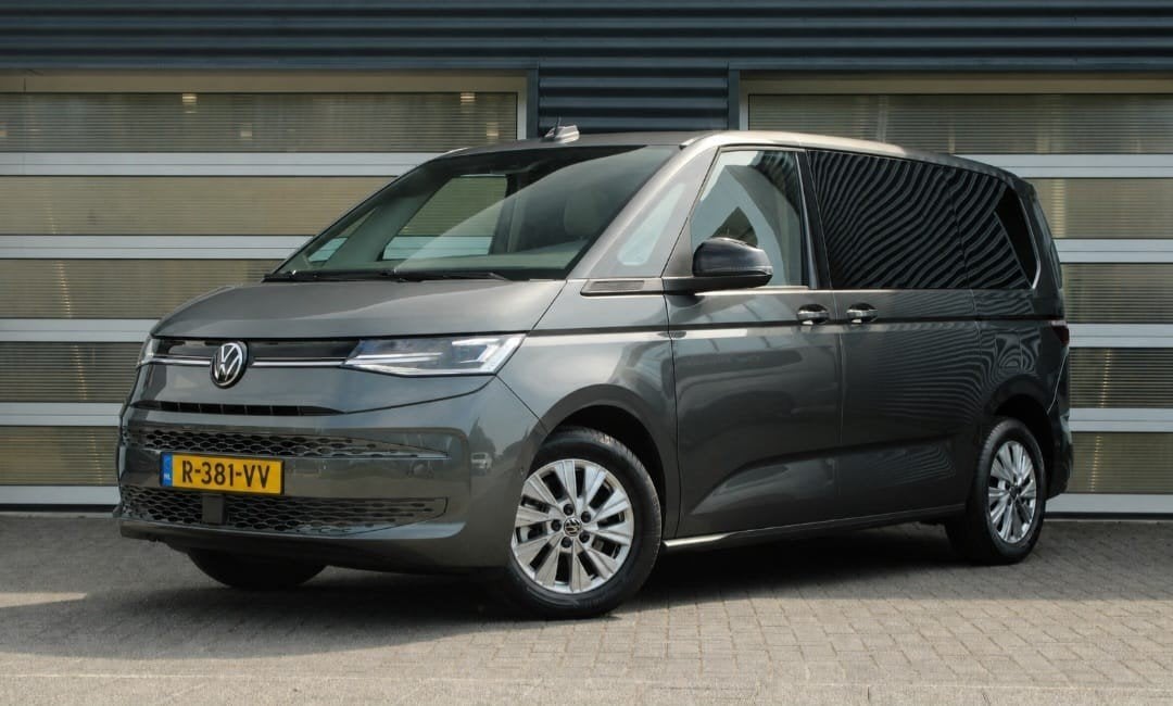 Volkswagen Multivan 1.4 Ehybrid 218pk L1h1 6-DSG 2022 Grijs, Auto's, 2063 kg, Overige carrosserieën, 7 stoelen, 1395 cc