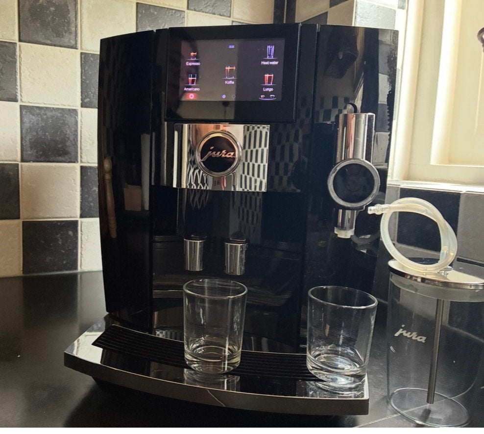 Jura J8 koffiemachine zwart 2023, Witgoed en Apparatuur, Koffiezetapparaten, Ophalen, Zo goed als nieuw, Koffiemachine, Koffiebonen