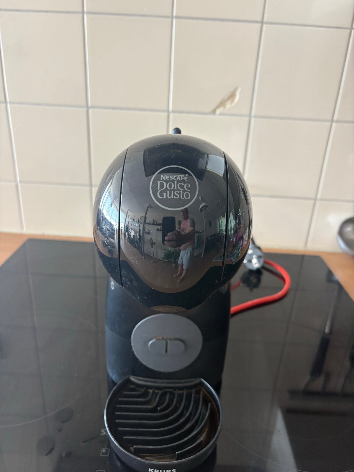 Nescafé Dolce Gusto koffiezetapparaat, Koffiepads en cups, Gebruikt, Koffiemachine, Ophalen of Verzenden