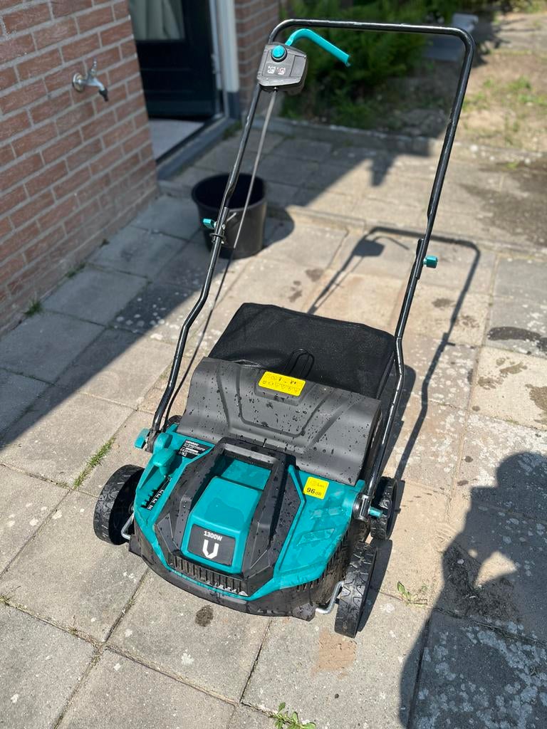 VONROC Verticuteermachine 1300W - Zo goed als nieuw, Ophalen, Zo goed als nieuw, Elektrisch