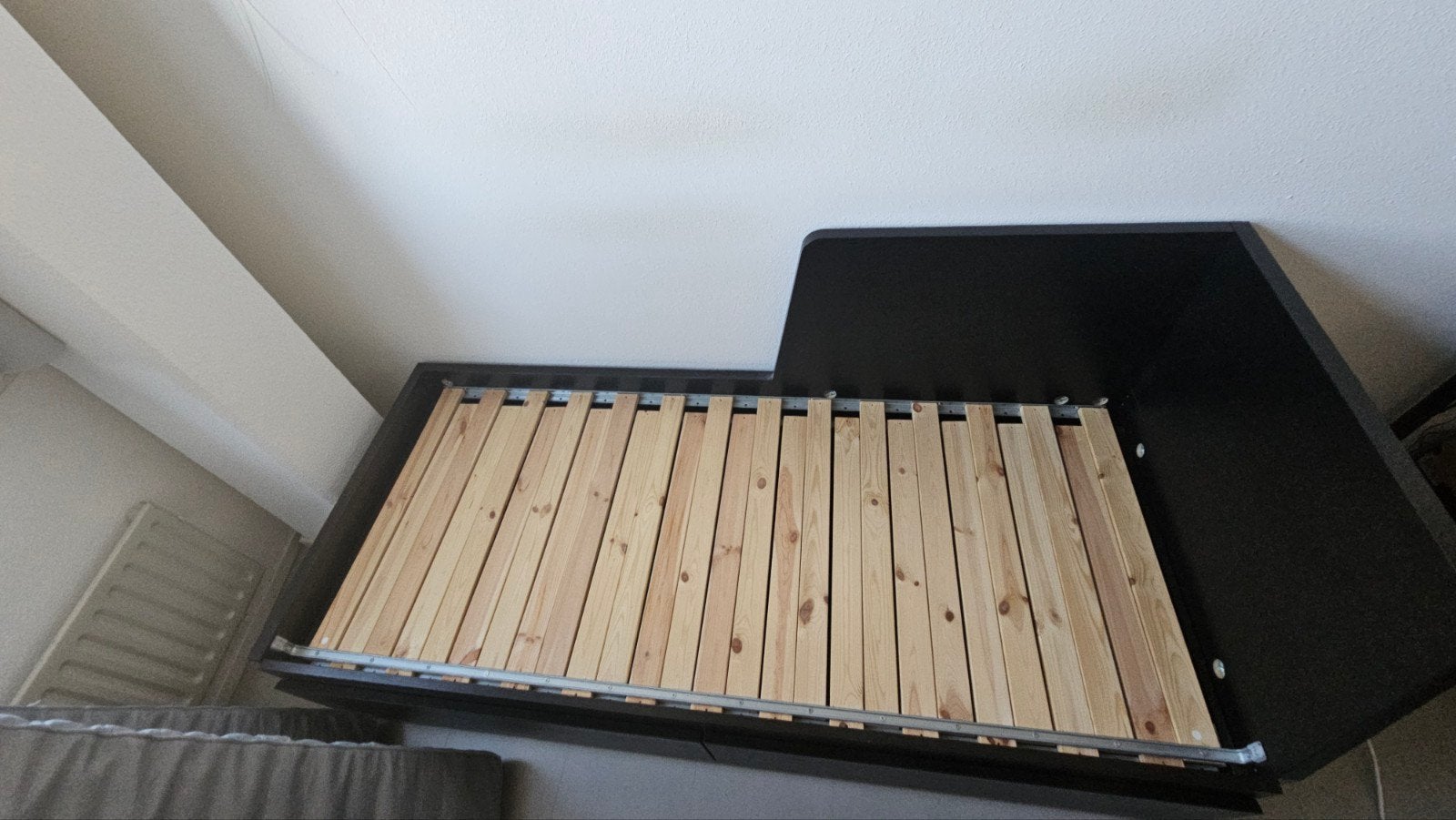 IKEA extendable black bed frame with drawers and 2 matresses, Ophalen, Gebruikt, Zwart, Tweepersoons