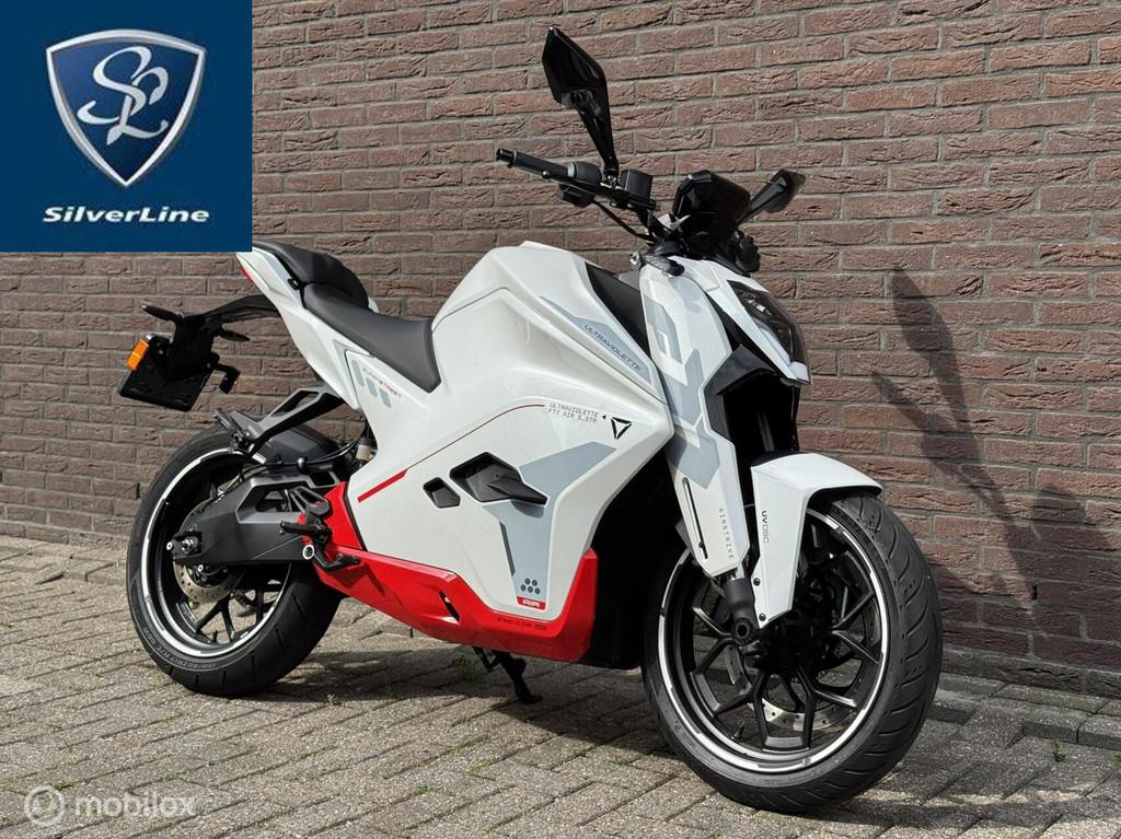 Nieuw: Ultraviolette F77 Super Street 100% elektrisch, Bedrijf, Toermotor, 11 kW of minder, Traction Control