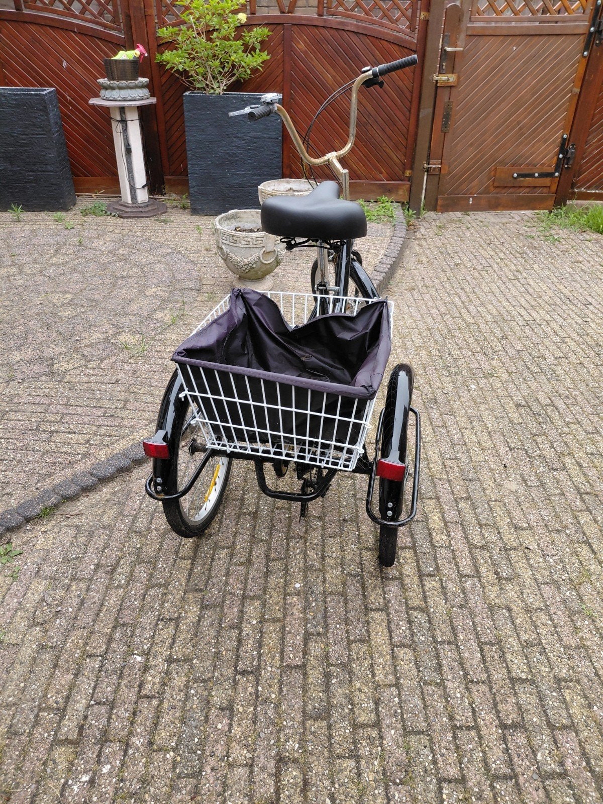 Zwarte driewieler met mand - Ideaal voor boodschappen, Fietsen en Brommers, Fietsen | Driewielfietsen, Ophalen of Verzenden, Gebruikt