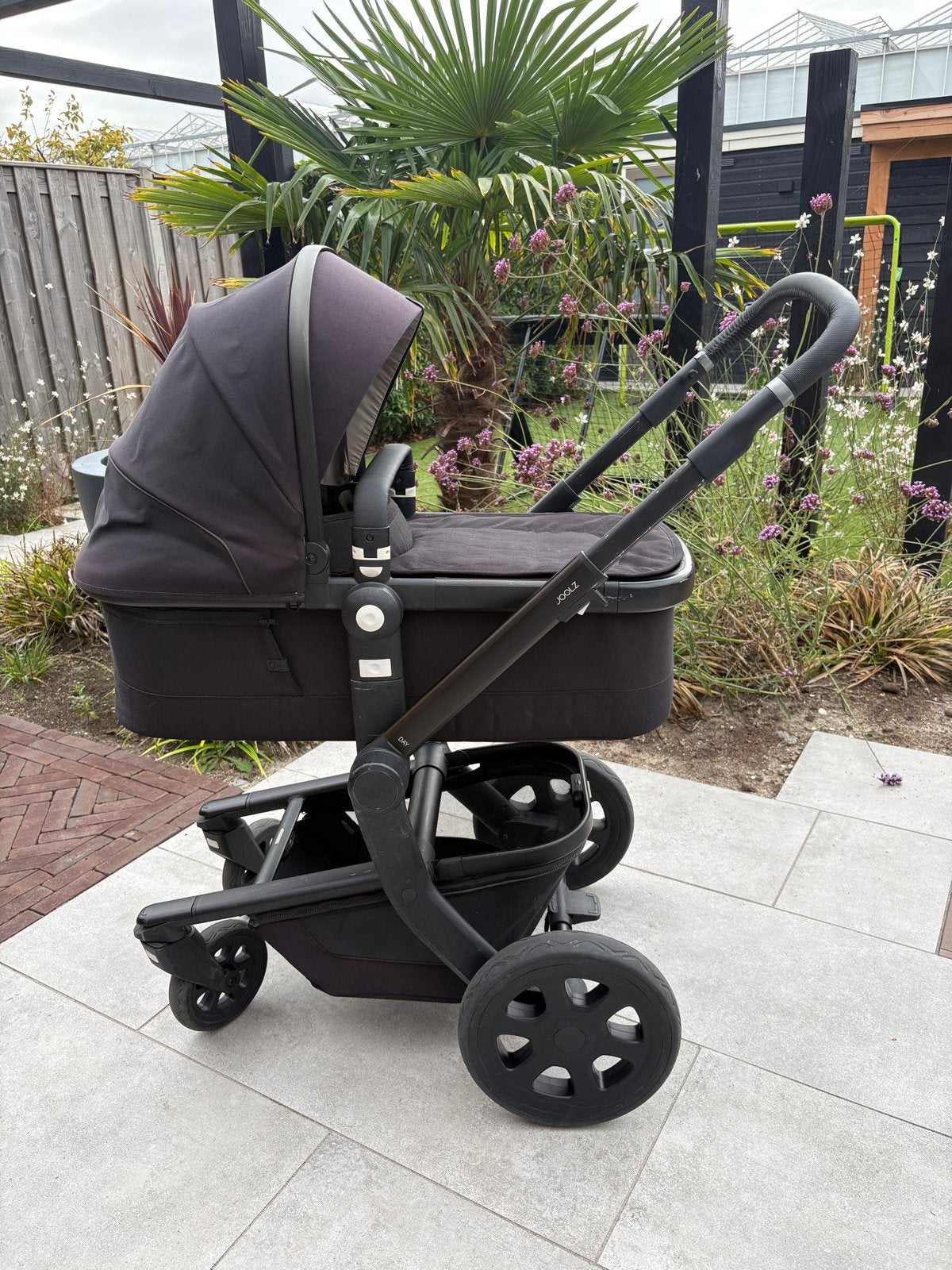 Joolz Day+ kinderwagen zwart met accessoires, Gebruikt, Met reiswieg, Ophalen, Kinderwagen