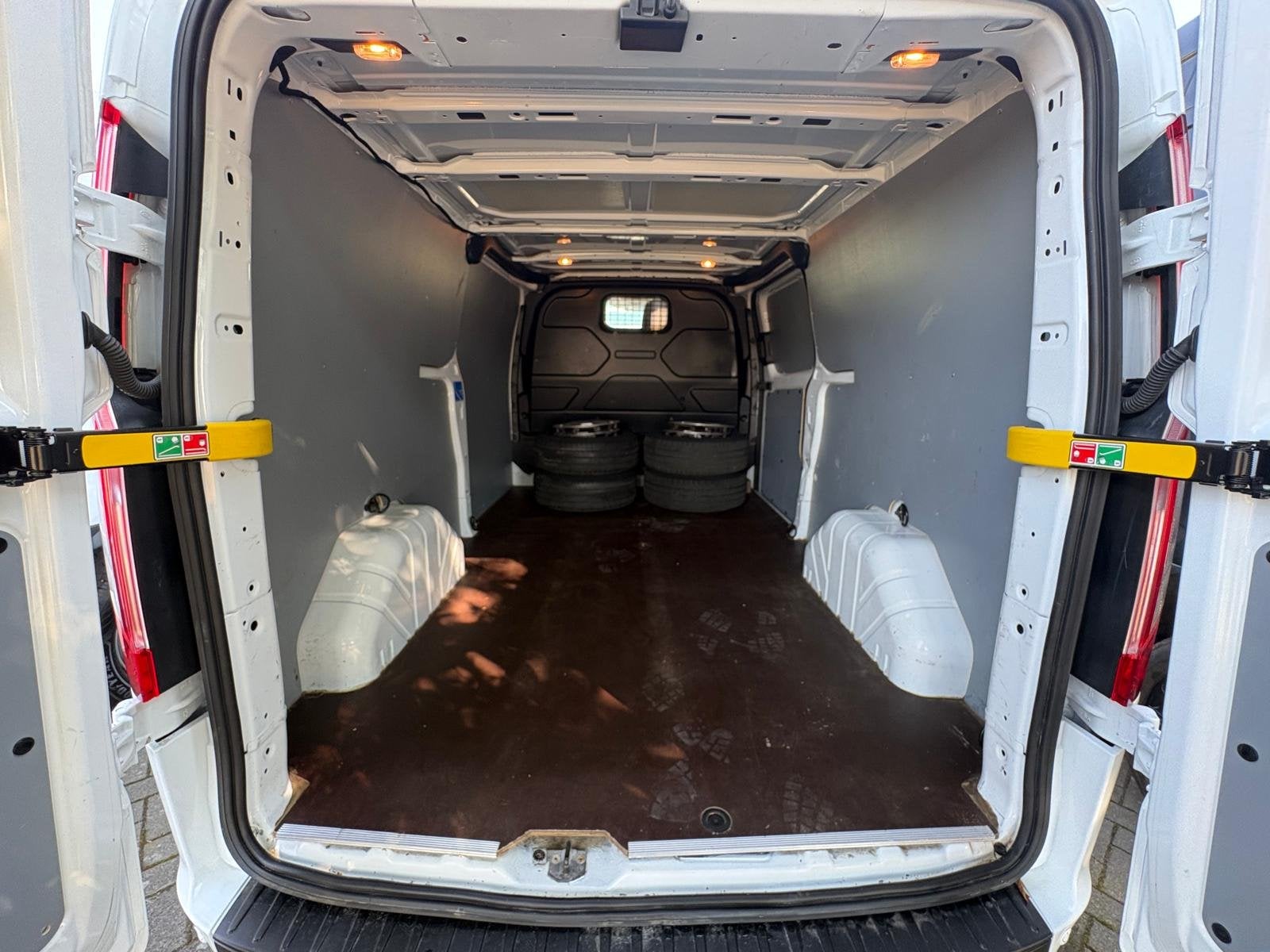 Ford Transit Custom 2.0TDCI 130PK Lang / Carplay / Camera /, Voorwielaandrijving, LED verlichting, 4 cilinders, Met garantie (alle)