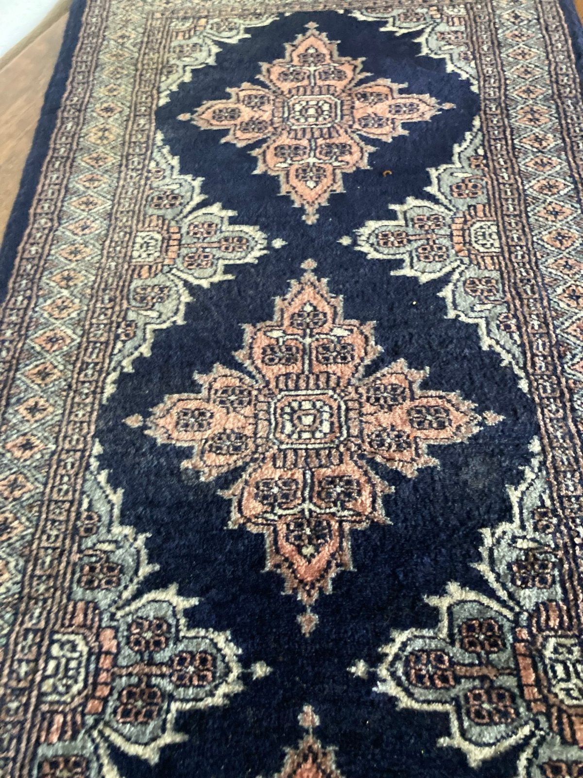 Vintage Perzisch tapijt - Donkerblauw met roze patronen, Ophalen, Gebruikt, 100 tot 150 cm, Blauw