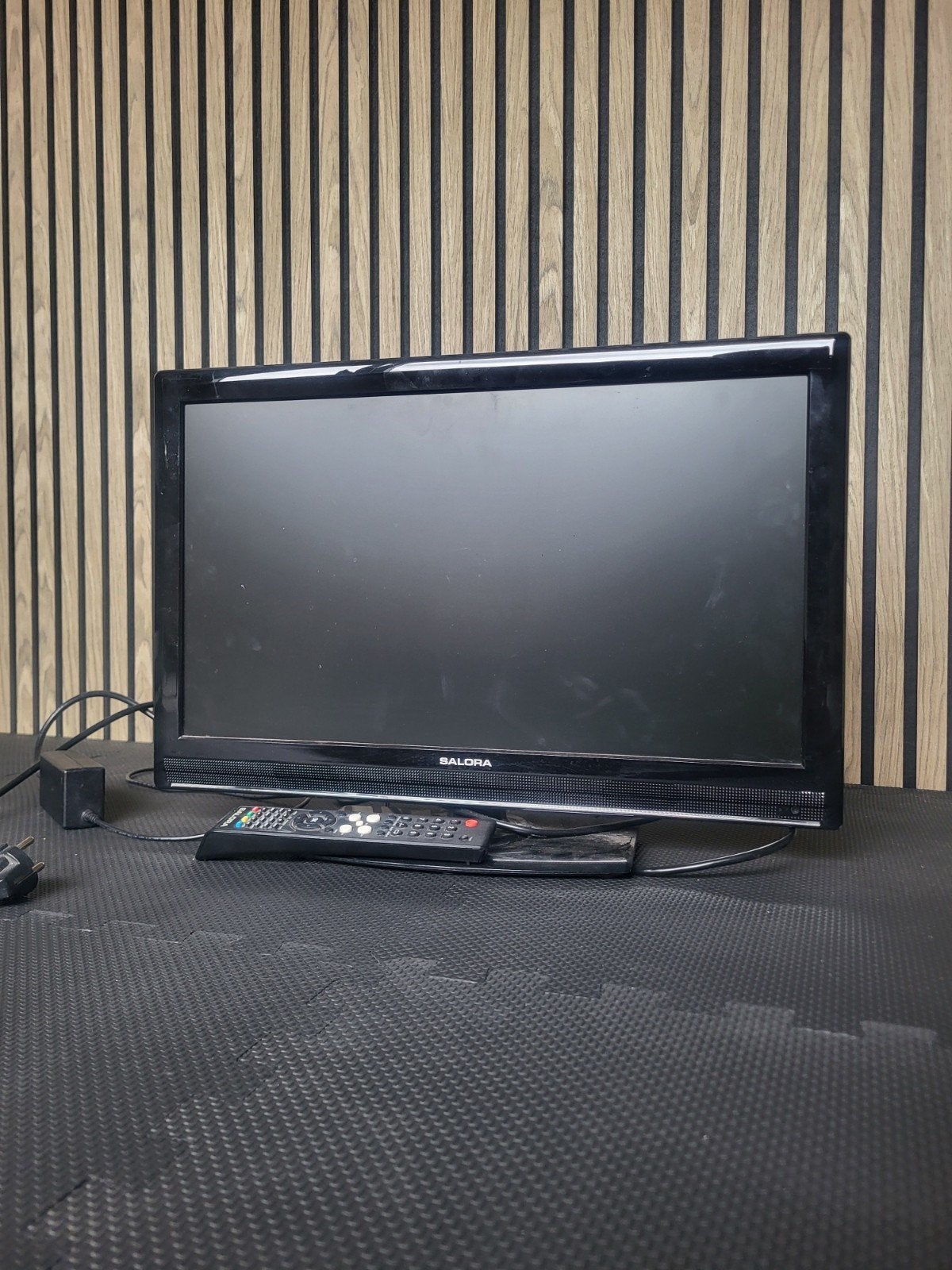 Salora LCD TV inclusief originele afstandsbediening, Ophalen, Zo goed als nieuw, 50 Hz, Overige merken