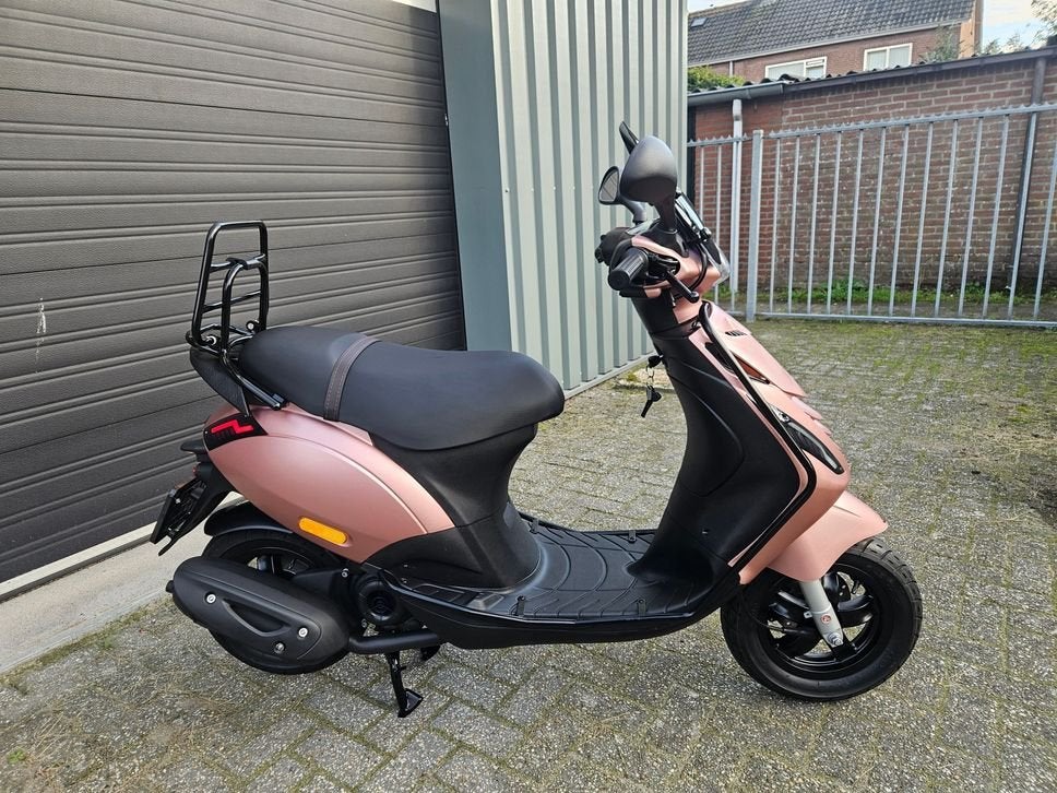 PIAGGIO ZIP 4T E5 BROM BJ 2021 ROSE GOLD 3051 + OPTIES!, Fietsen en Brommers, PIAGGIO, Onbekend, 49 cc, Onbekend