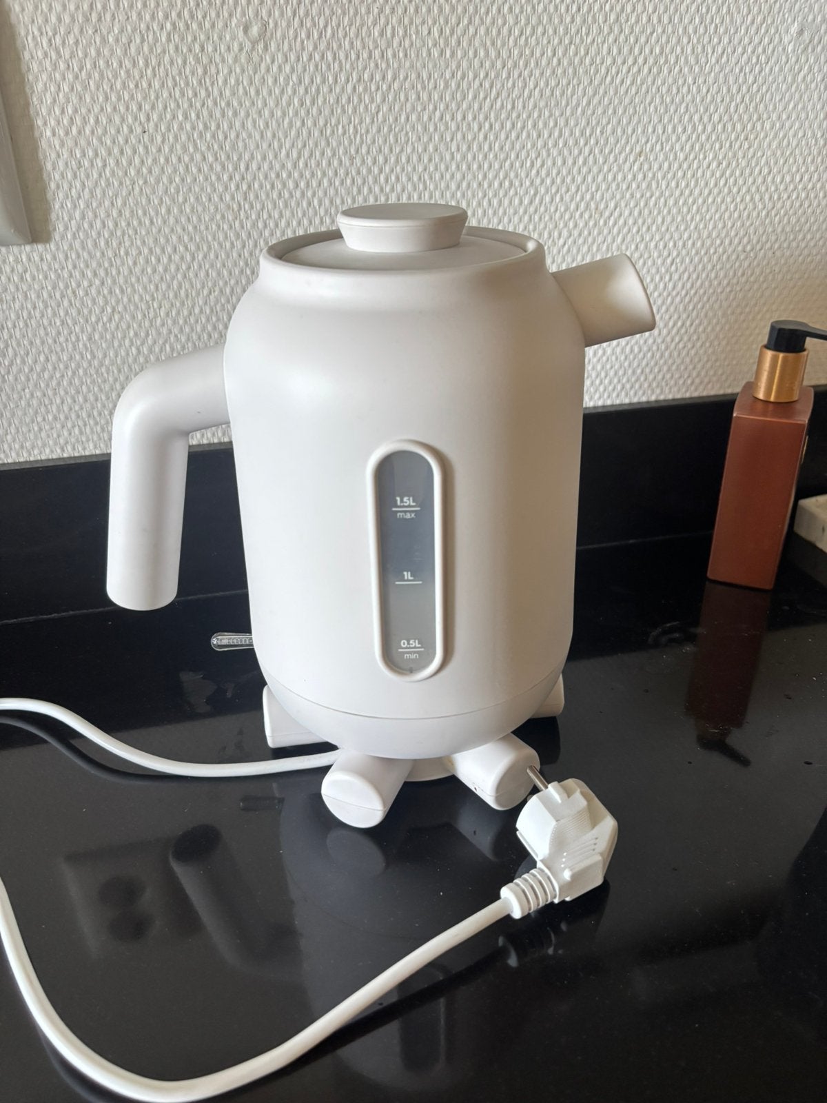 Waterkoker — ketelbinkie hema, Witgoed en Apparatuur, Waterkokers, 1 tot 2 liter, Ophalen, Zo goed als nieuw