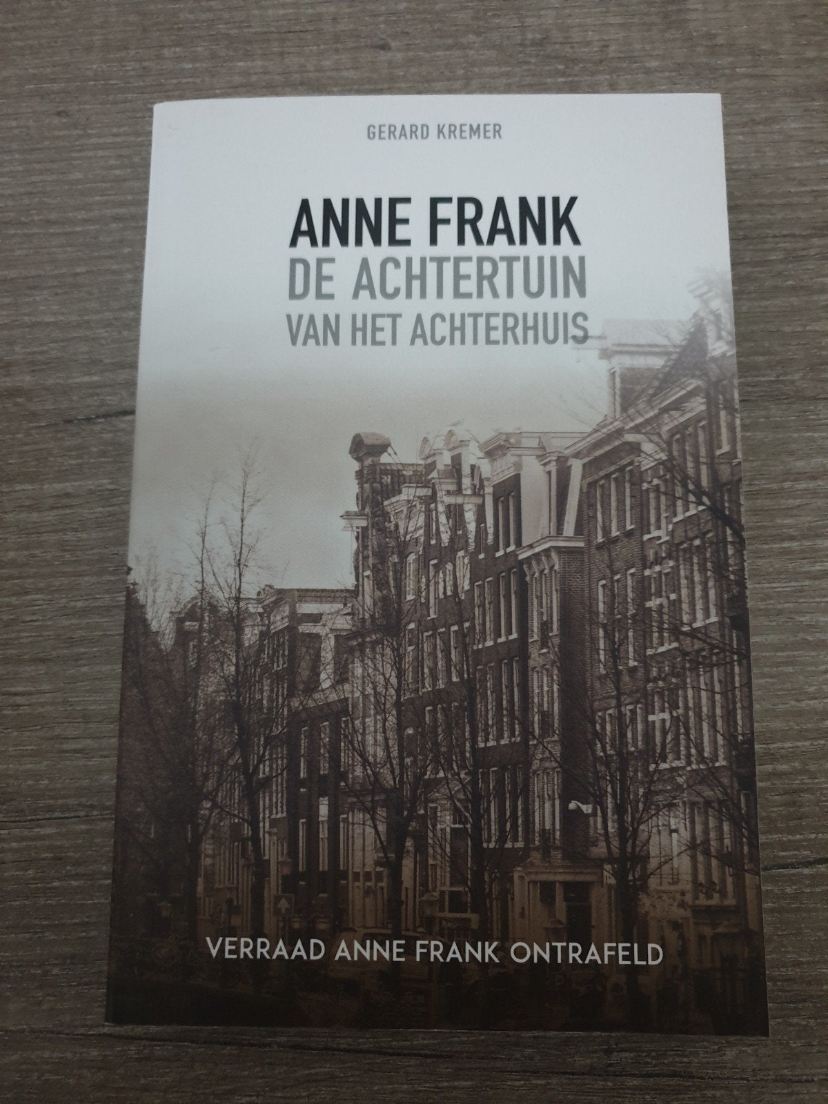 Anne Frank: De Achtertuin van het Achterhuis - Gerard Kremer, Ophalen of Verzenden, Gelezen, Gerard Kremer