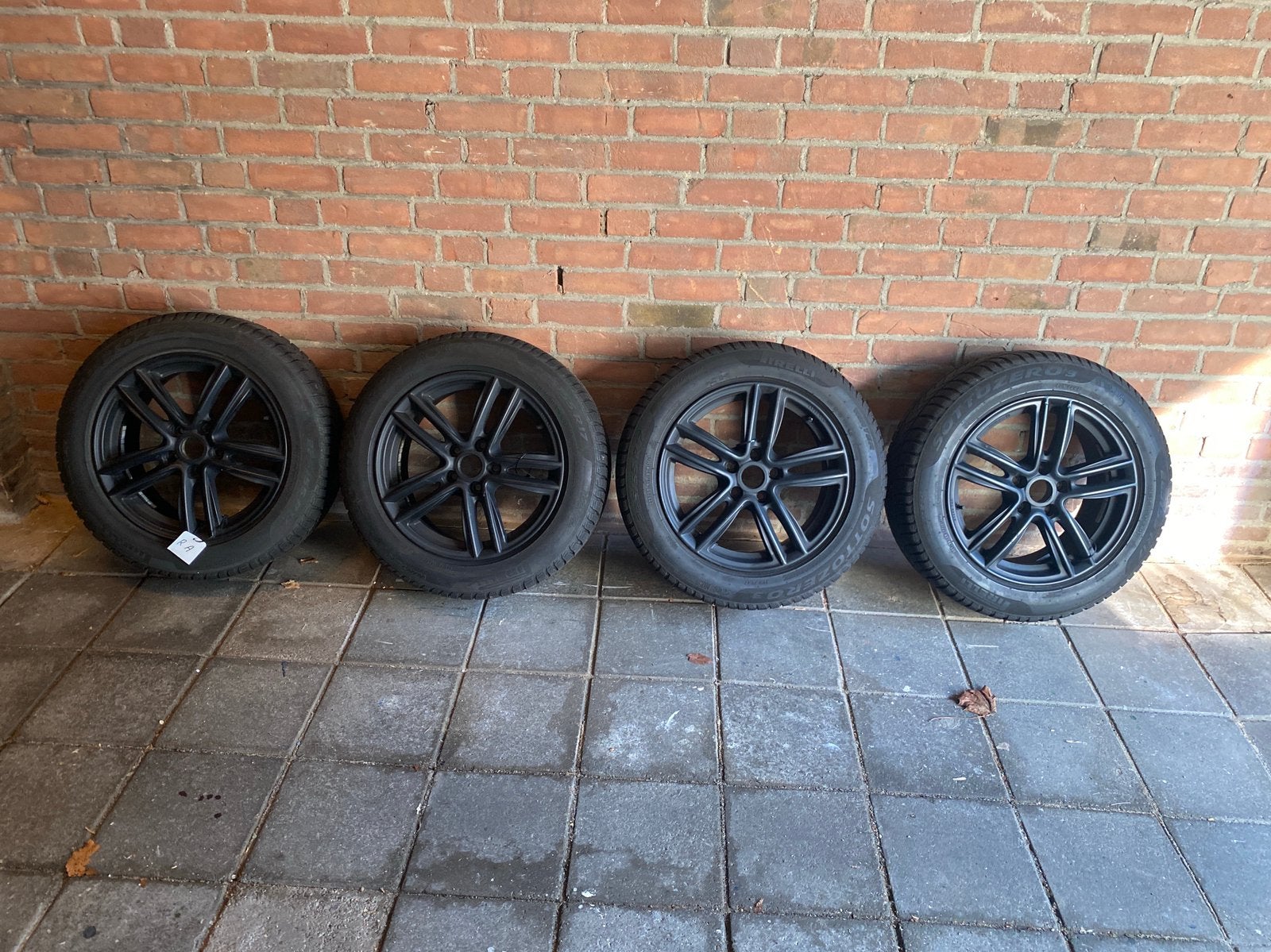 17 inch  BMW winterset (runflat) voor X1 F48 en BMW X2 F39, Auto-onderdelen, Ophalen, Gebruikt, Banden en Velgen, 17 inch