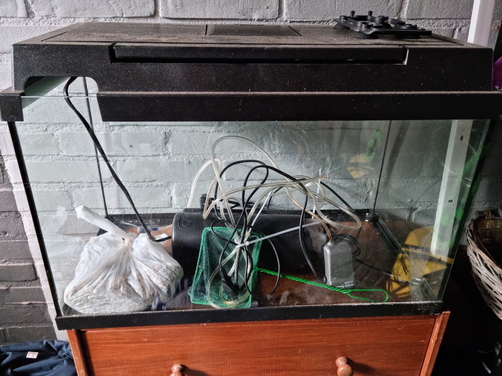 Aquarium met verlichting en acc., Dieren en Toebehoren, Vissen | Aquaria en Toebehoren, Ophalen, Leeg aquarium