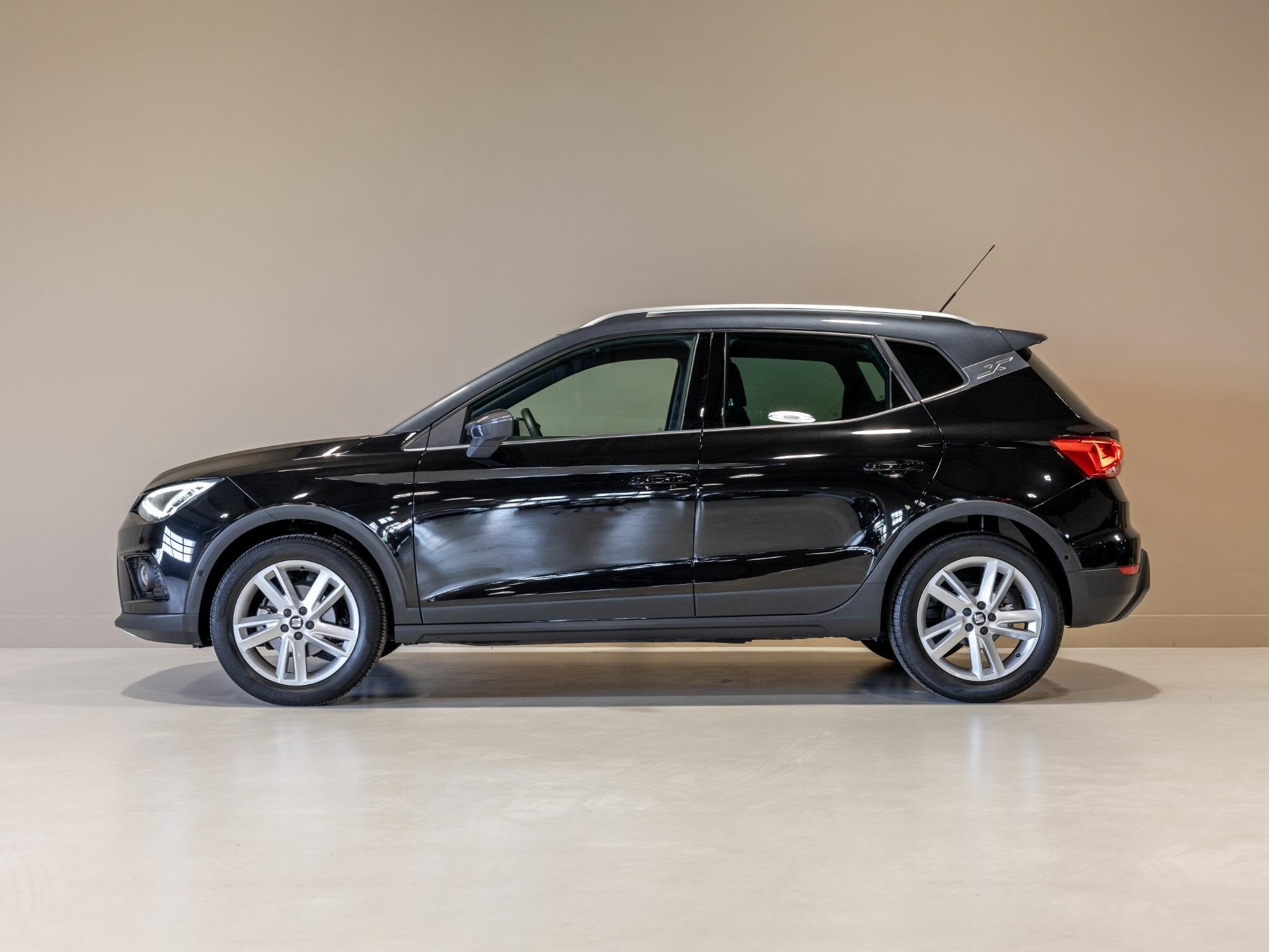 SEAT Arona 1.0 TSI Xcellence Business Intense / 116pk / Auto, Auto's, Stof, Met garantie (alle), 116 pk, Bedrijf